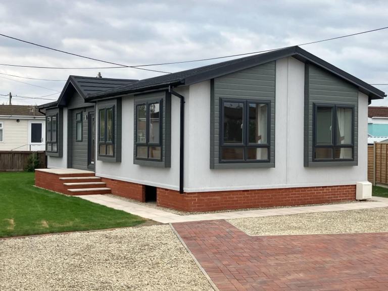 Omar Image in Cheltenham  - Lodge / Caravan 