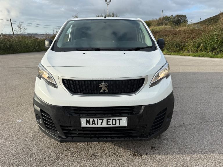 17 PEUGEOT EXPERT PRO 1,6hdi 6speed Van FSH Dispatch transit