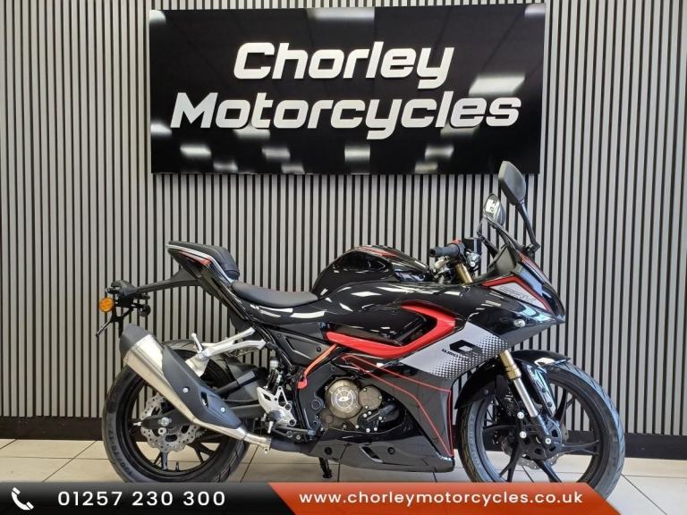 QJMOTOR SRK-125R  LEARNER LEGAL SPORTS BIKE