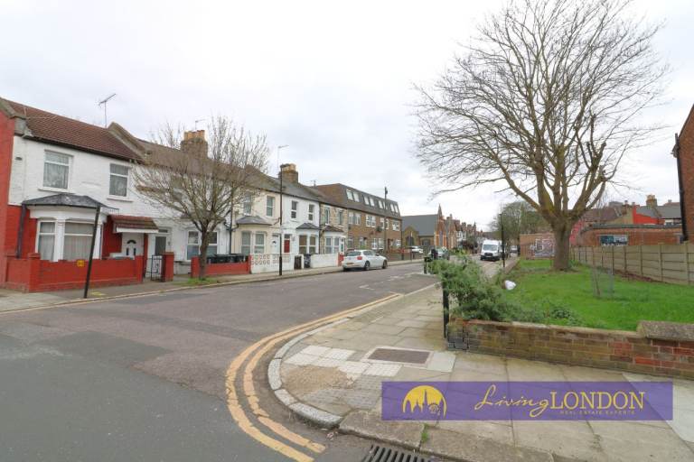 4 Bedroom House to Rent in Bruce Grove