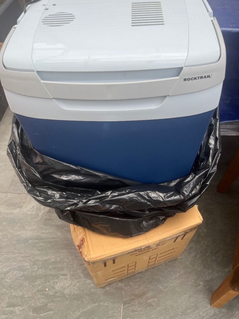 ROCKTRAIL REK 230 A1 Electric Cooler - Good Condition
