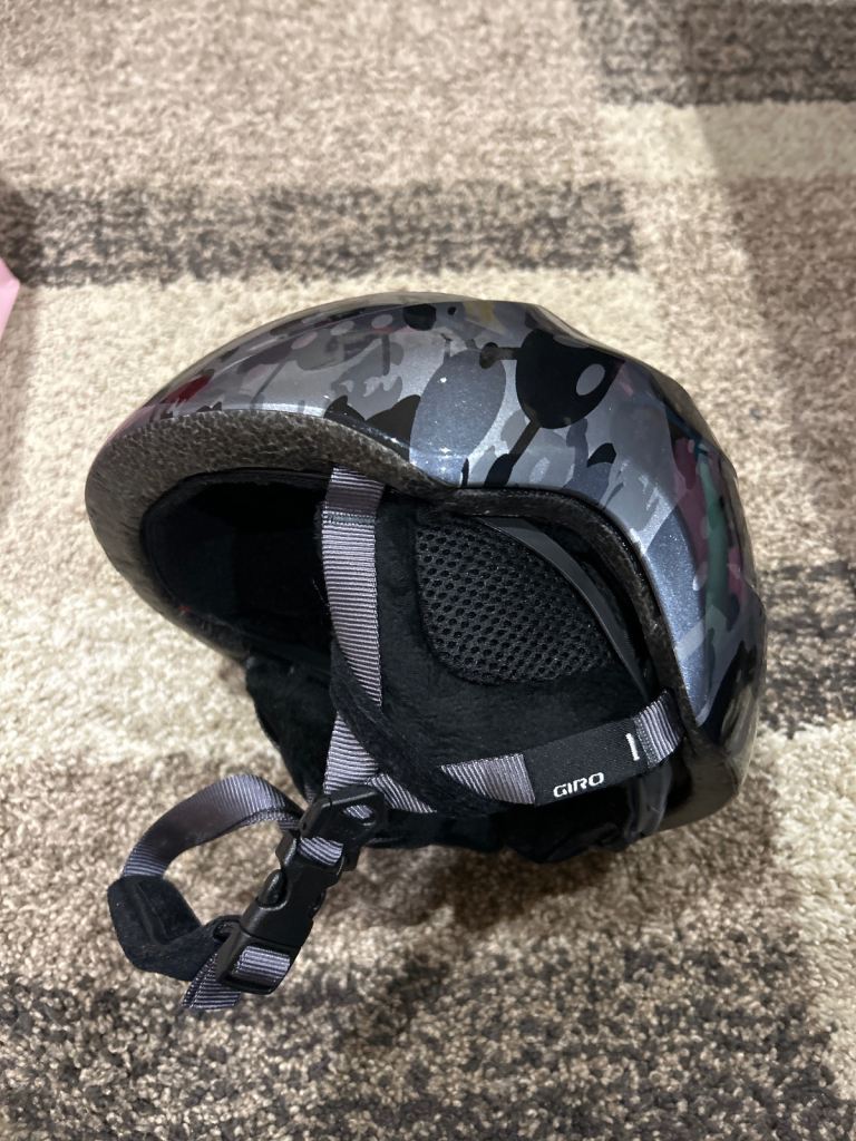 Children’s Giro Ski/ snowboarding helmet
