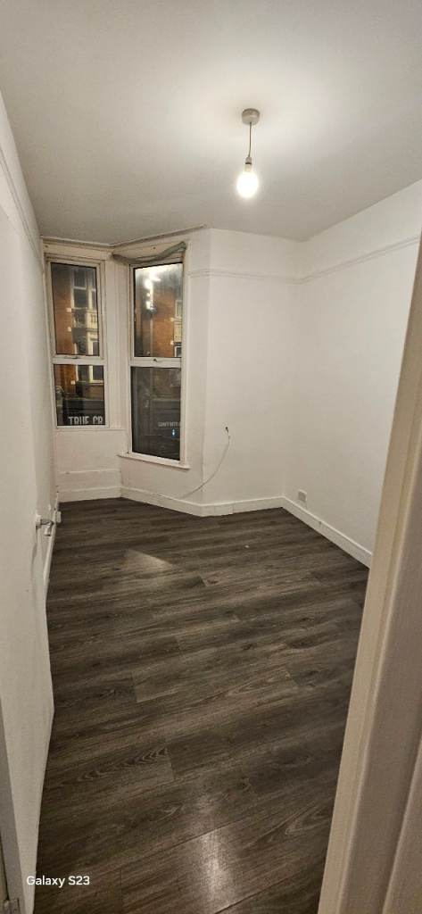1 bed flat in Walthamstow next to St James Street