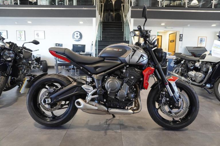 Triumph Trident 660, 2024 (73plate) Silver with just 242miles Only £5495.