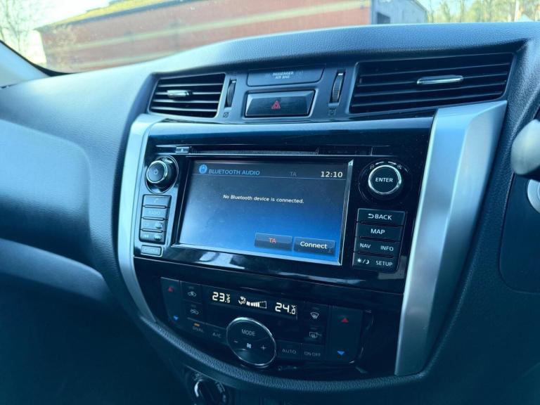 2016 Nissan Navara 2.3 dCi Tekna Auto 4WD Euro 5 4dr PICK UP Diesel Automatic