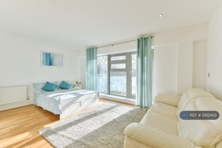1 bedroom in Rotherhithe Street, London, SE16 (#2922402)