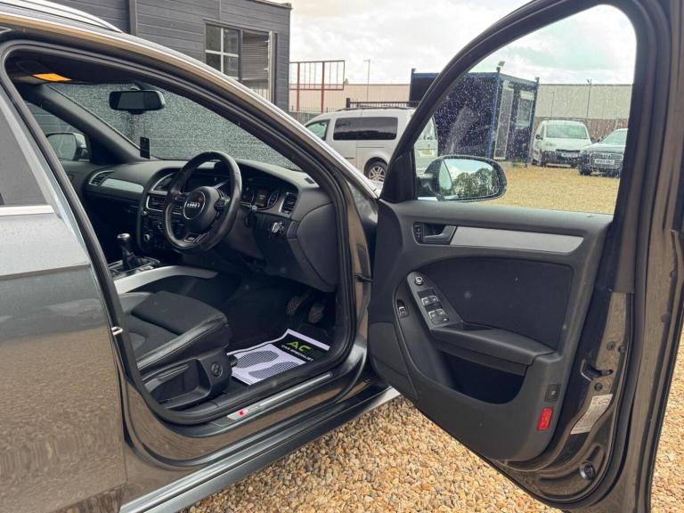 AUDI A4 AVANT 2.0 TDI S line quattro Euro 5 (s/s) 5dr 2015