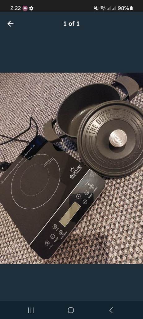 Electric hob with pan