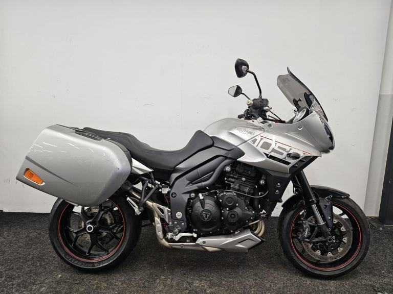 TRIUMPH TIGER SPORT 1050 **HAS MOT UNTIL JAN 2027 - PANNIERS - CRUISE CONTROL **