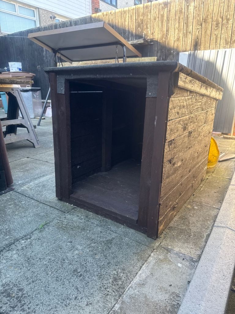Dog kennel 