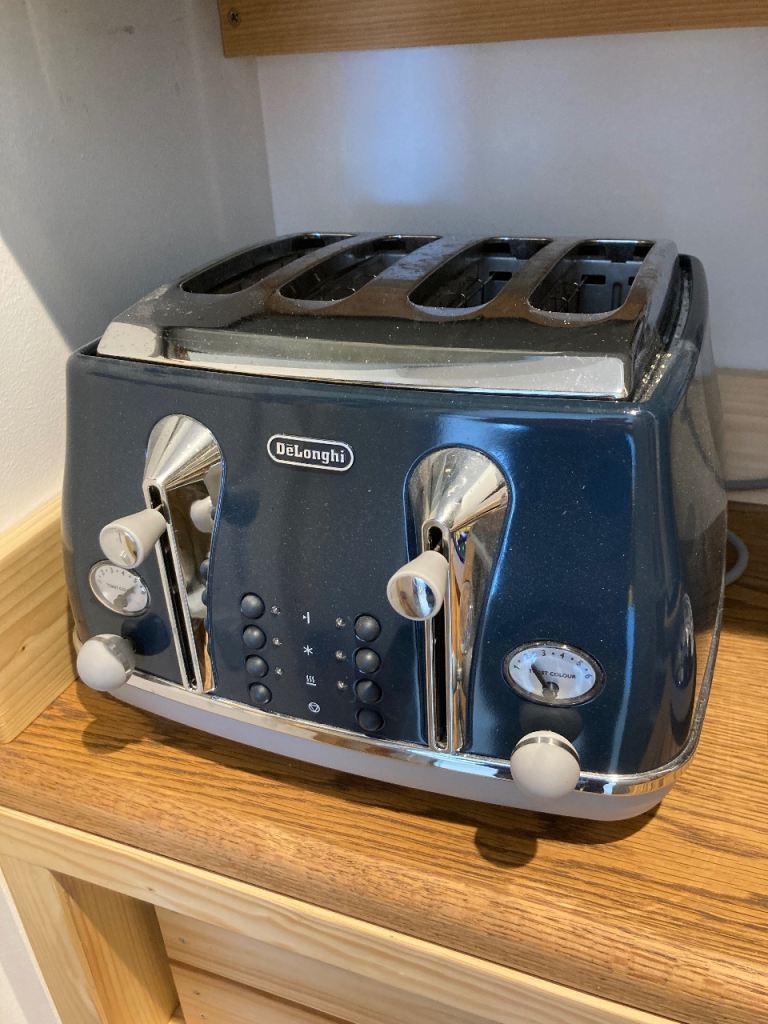 DeLonghi Icona Capitals 4 Slice Toaster | London Blue