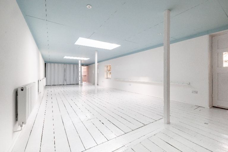 RICHMOND - OFFICE / ARTIST STUDIO / CREATIVE WORKSPACE TO RENT 1000sq ft FLEXIBLE TERMS BILLS INCL.