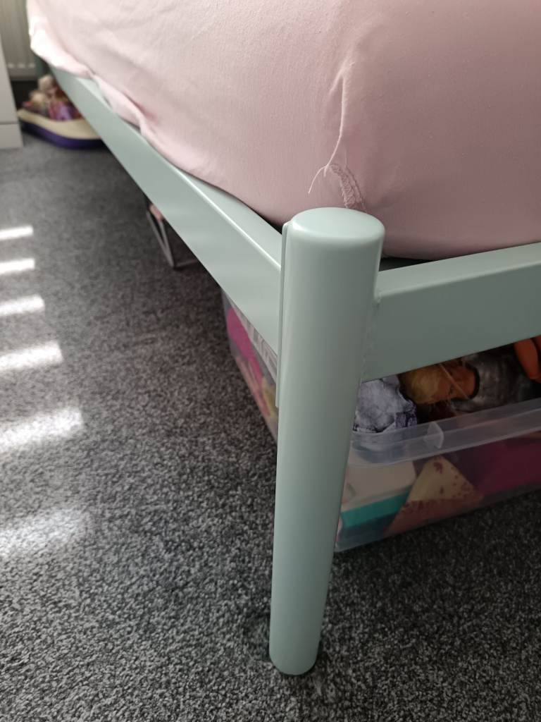 Metal frame single  bed 