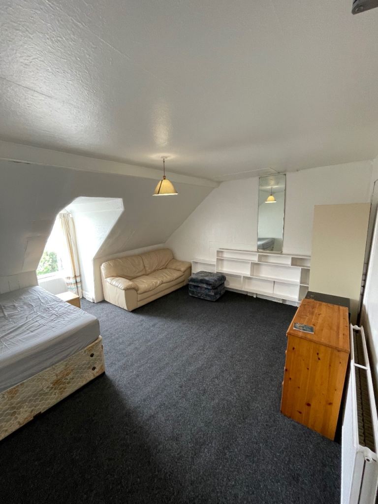 Room to rent, ALL BILLS INC ! Tollcross, large double room with ALL BILLS, CT, wifi inc !