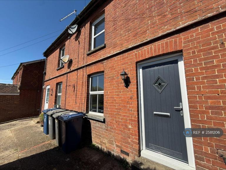 2 bedroom house in Hurst Cottages, Cranleigh, GU6 (2 bed) (#2581206)
