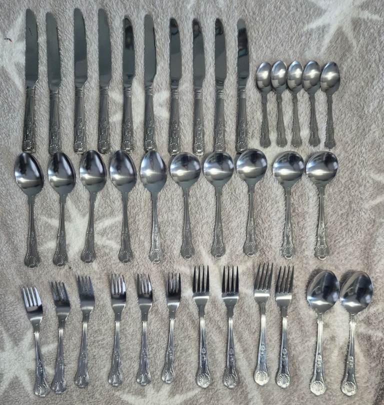 37 X Vintage Kings Royale Cutlery Knives Forks Spoons Set