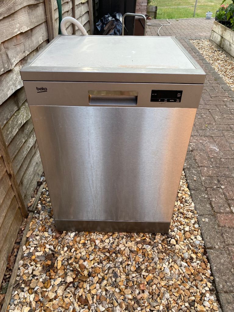 Beko Dishwasher – Silver, Good Condition