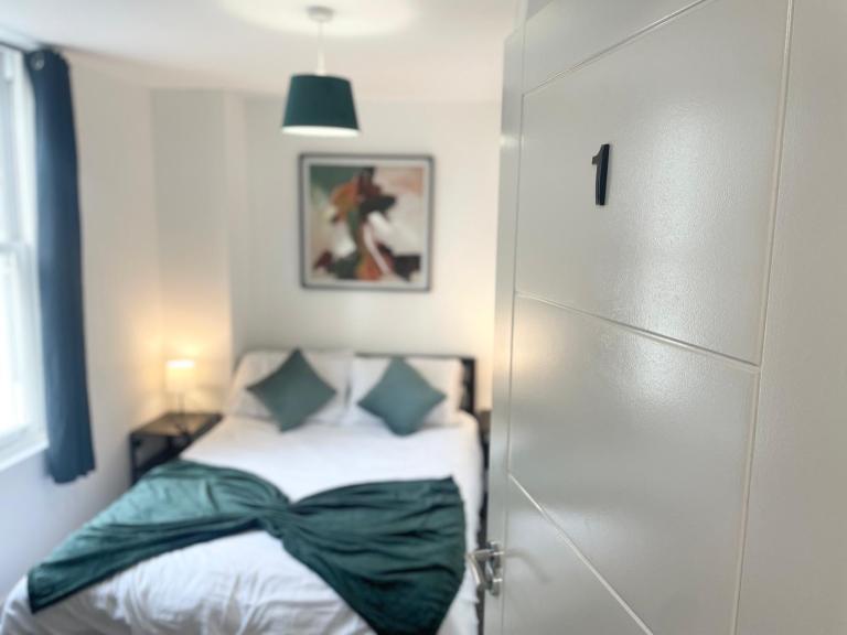2 Henbury road