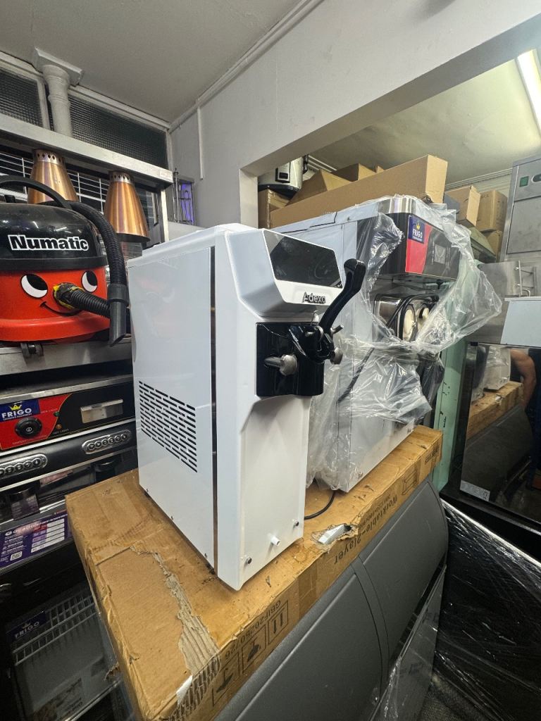 Commercial ice cream gelato machine cafe shop restaurant takeaway 