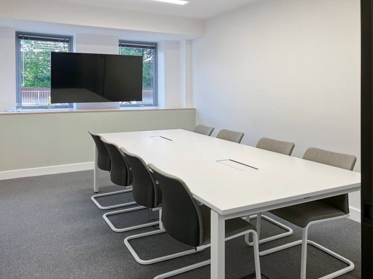 Preston - PR1 1AF \ Customisable Large Office for Rent
