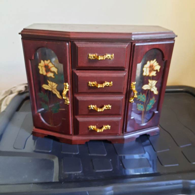 musical jewellery box 
