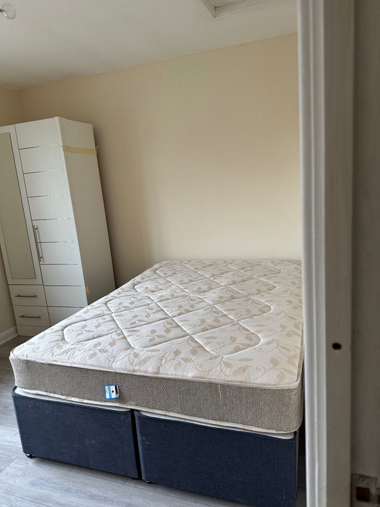 1 double room avilabe 