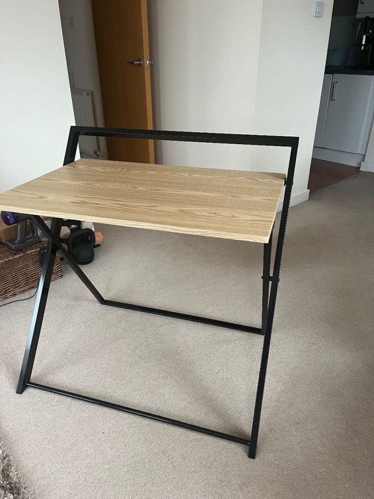 Folding desk table