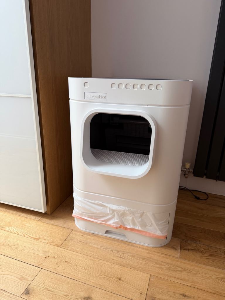 LavvieBot S, automatic litter box, self-cleaning cat litter box,smart litter box