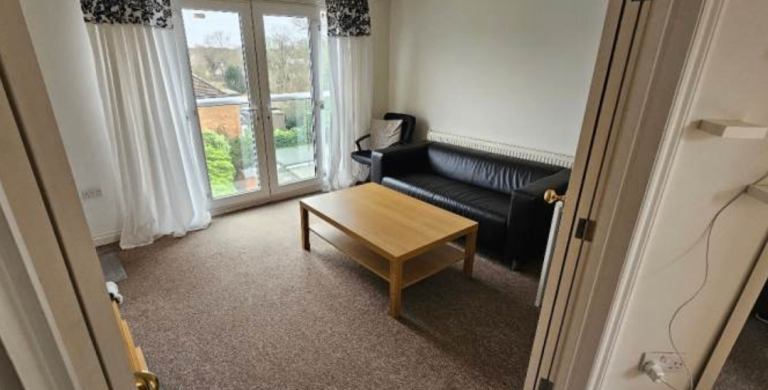 Modern 1-Bedroom Flat | Furnished | Fitted Kitchen | Parking | St Margarets Rd, Edgware, London- HA8