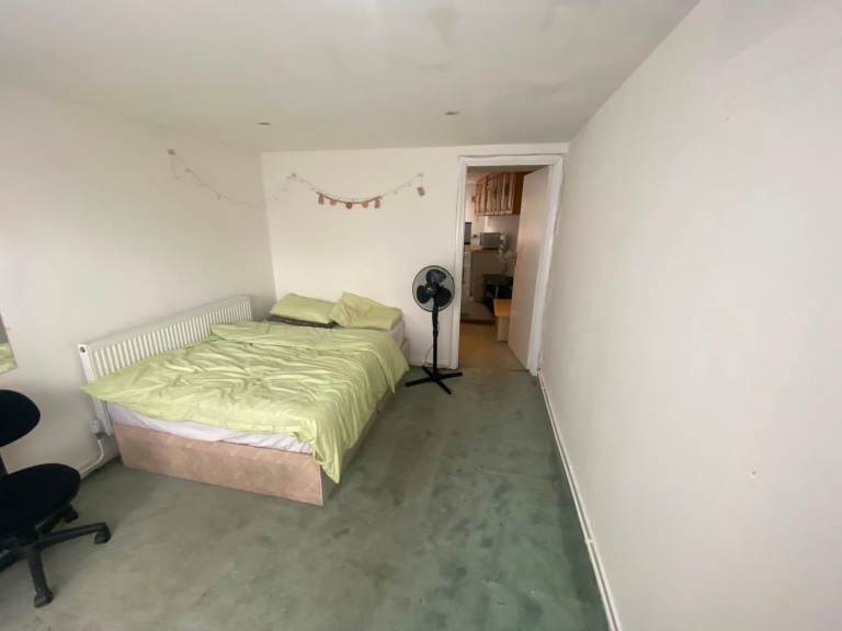 One bed GF Flat available to rent in Stanmore including all bills & Council tax-BEVERLEY GARDENS