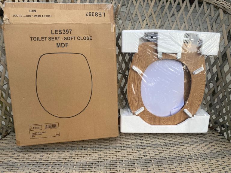 Soft close oak toilet seat