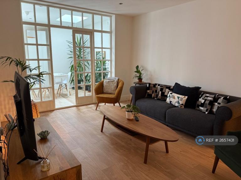 1 bedroom in Cranmore Avenue, Isleworth, TW7 (#2657431)