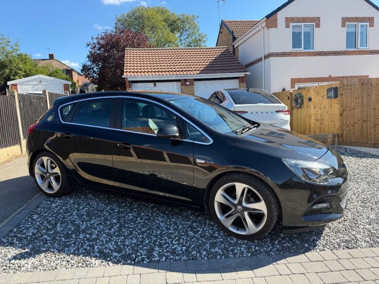 2015 Vauxhall Astra 1.4 Turbo Elite  | ONLY 41,000 MILES | Full Service History | Leather | 6 Speed