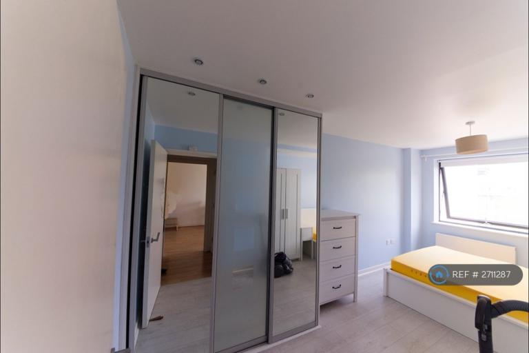 1 bedroom flat in Douglas Path, London, E14 (1 bed) (#2711287)