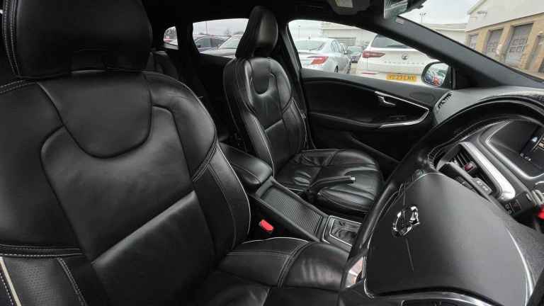 2017 Volvo V40 2.0 D3 R-Design Pro Hatchback