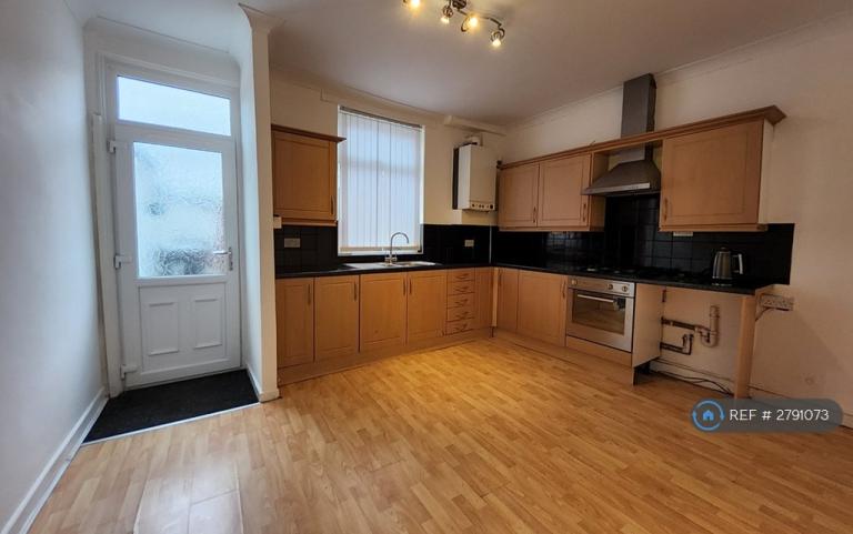 2 bedroom house in Dashwood Road, Manchester, M25 (2 bed) (#2791073)