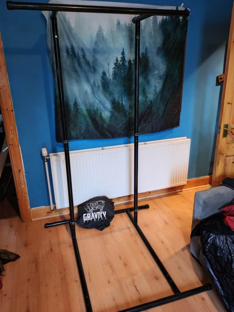 Gravity Portable Pull-Up Bar and Bag – Black, Good Condition