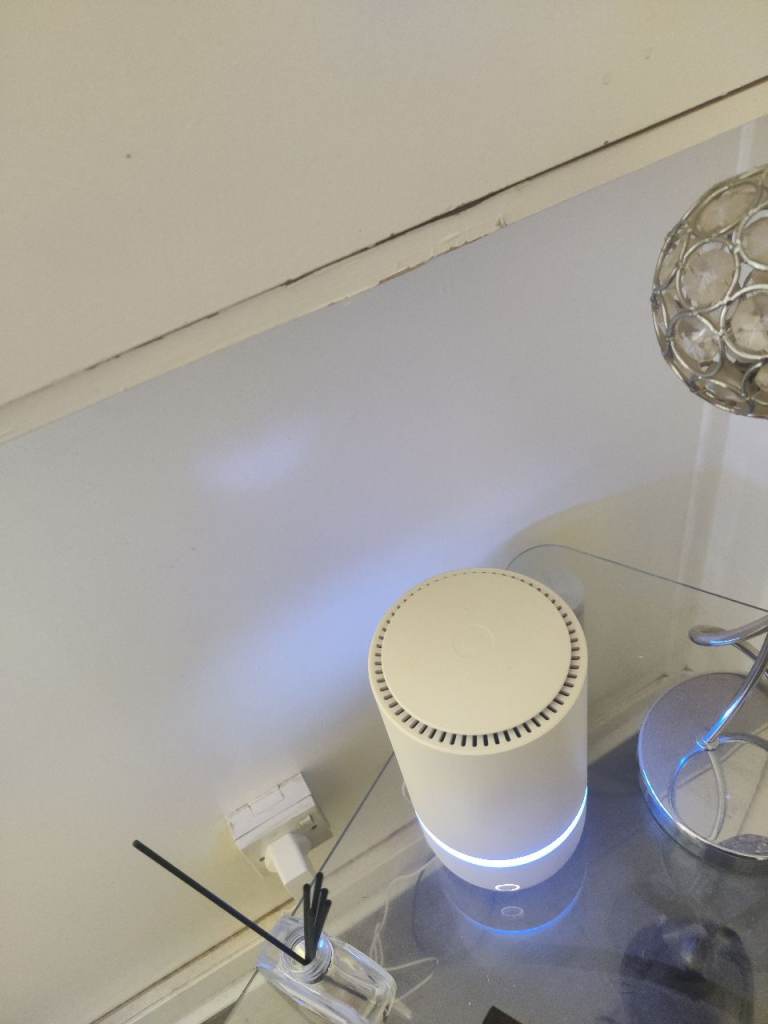 White Home Wi-Fi Router – Good Working Order