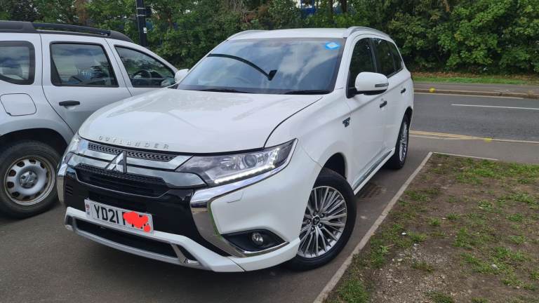 MITSUBISHI OUTLANDER, NICE and CLEAN , PCO RENTAL, PCO CAR HIRE, UBER READY