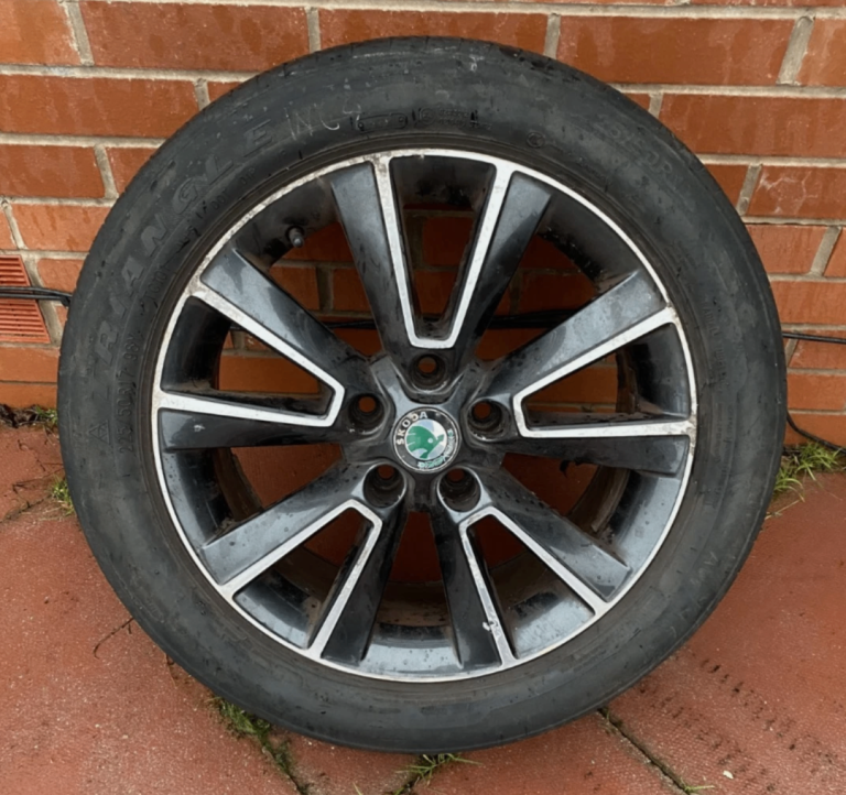 Genuine Skoda Yeti 17” Alloy Wheel 5x112 ET45 5L0601025F. Tyre included.