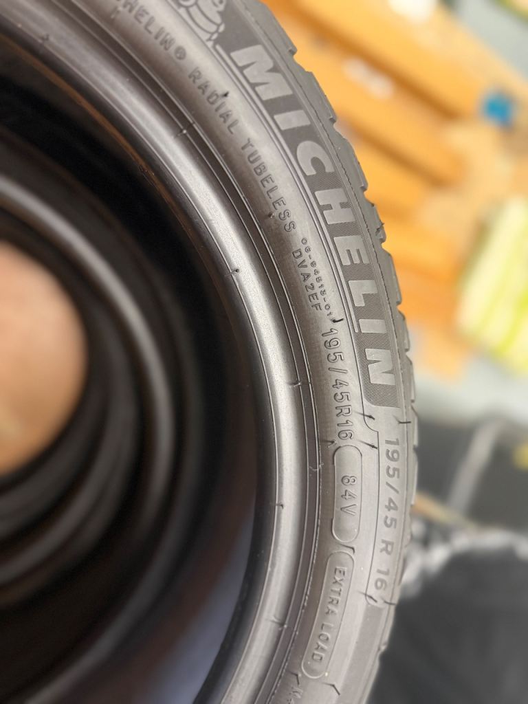 Set of 4 Michelin cross climate 2 all season tyres