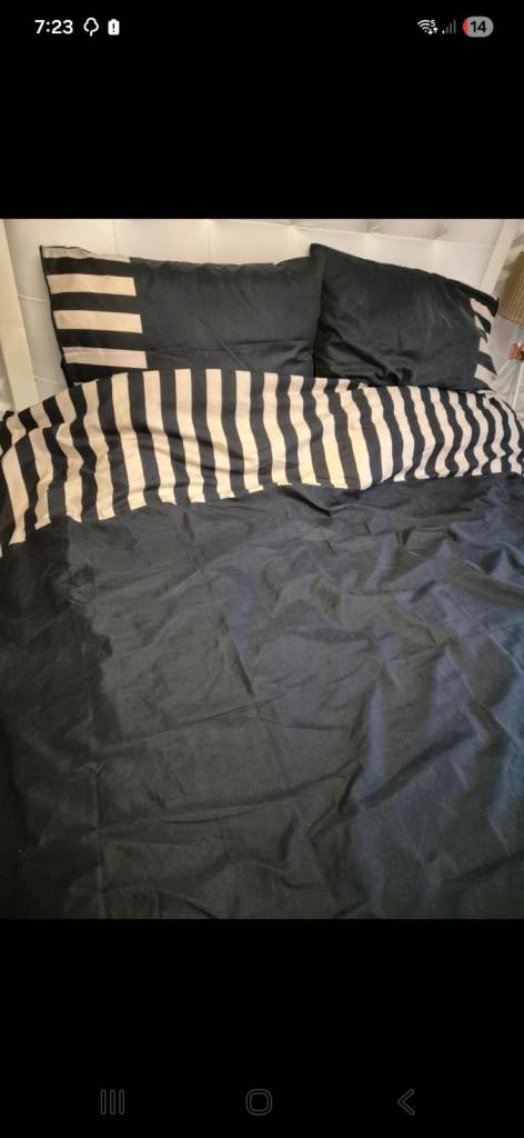 Nwot Black and Cream Striped Duvet Cover Set – Good Condition