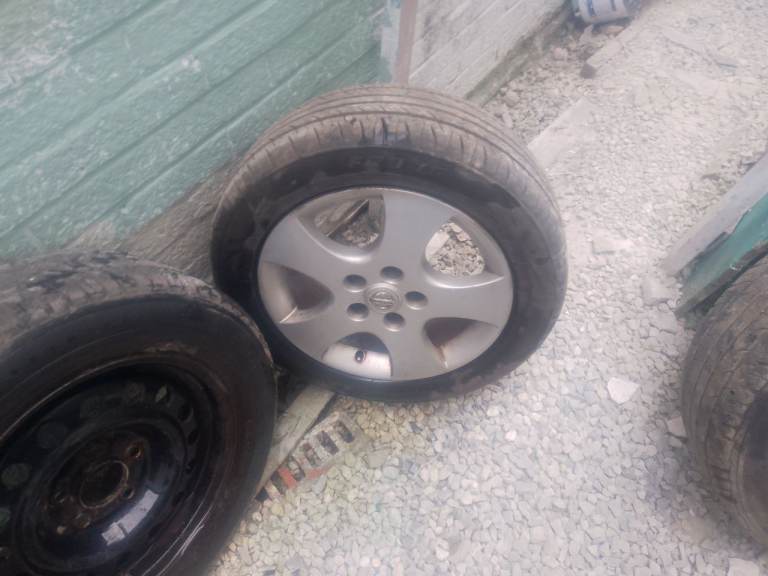 Nissan Almera tino.  Alloys. Wheel s