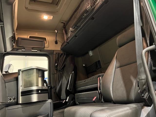 Scania G320 4x2 Sleeper Cab Curtainsider