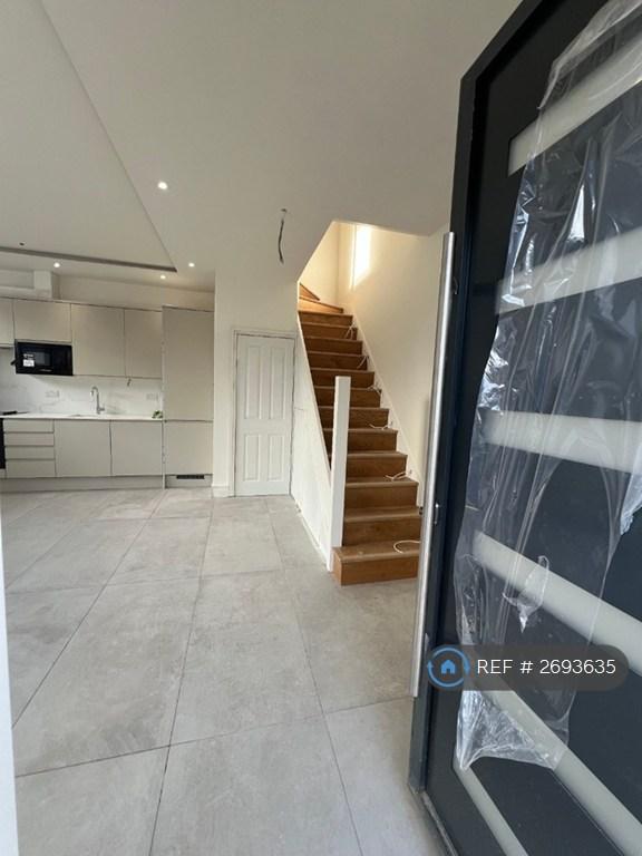 2 bedroom house in Mattison Road, London, N4 (2 bed) (#2693635)