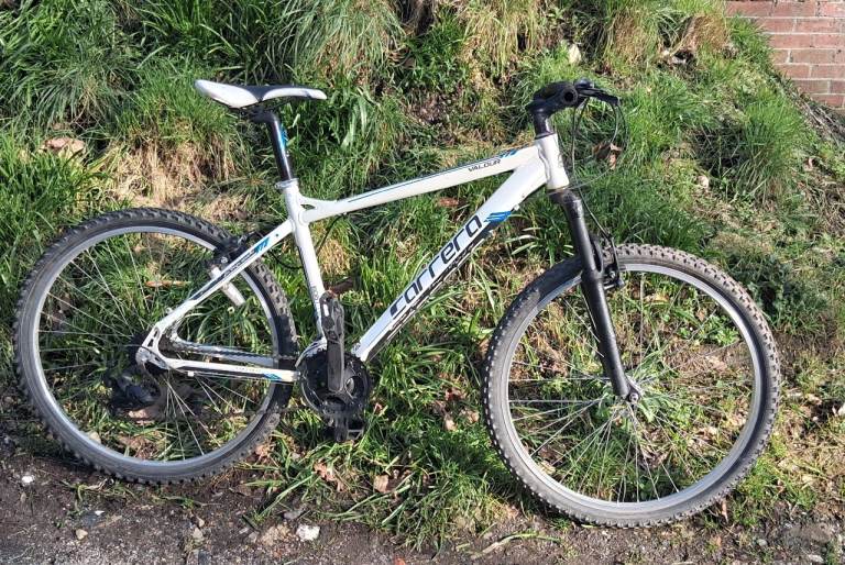 Carrera Valour aluminium frame bike 