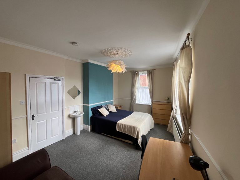 Huge Double in Immaculate Professional House - No Deposit