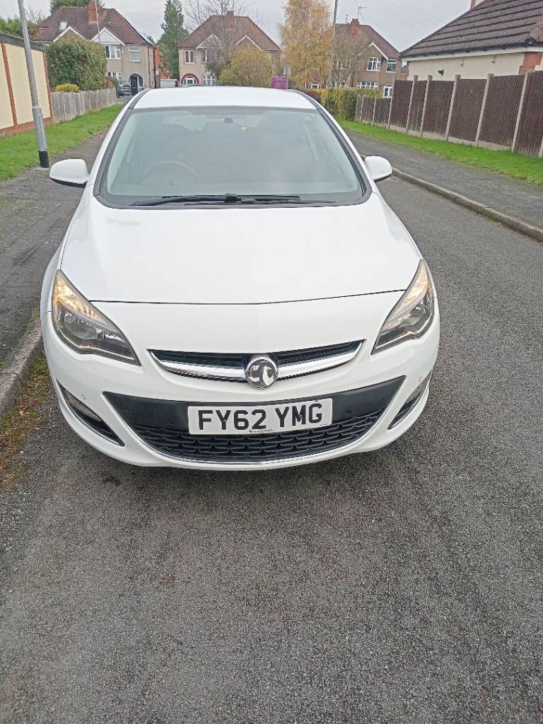 Vauxhall, ASTRA, Hatchback, 2012, Manual, 1956 (cc), 5 doors