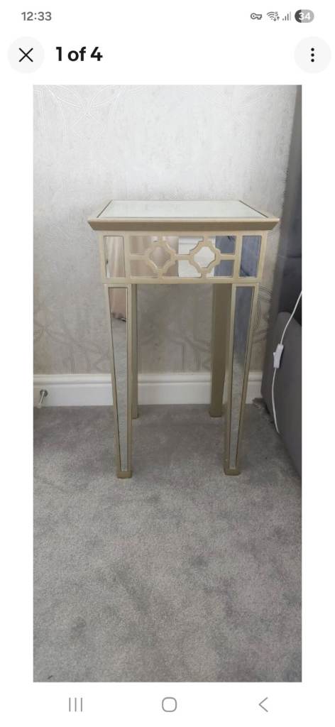 Gold Mirrored Console Table - Side Table / Nightstand - Excellent Condition 