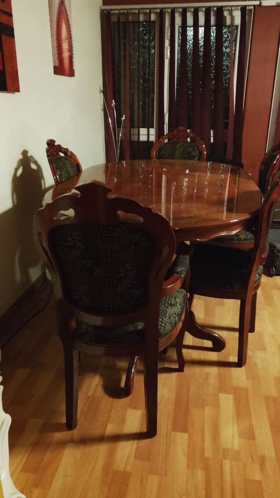 5 victorian style chairs with polished wood table mohagony 